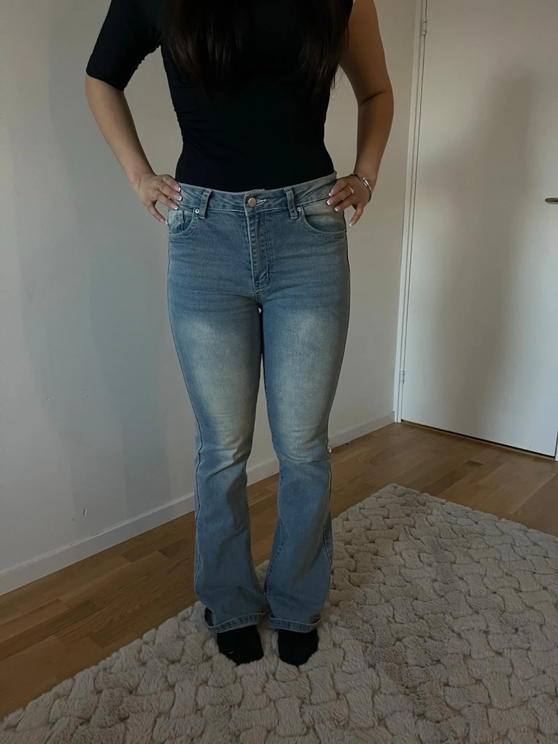 Bootcut ljusblå jeans med hög midja - 1