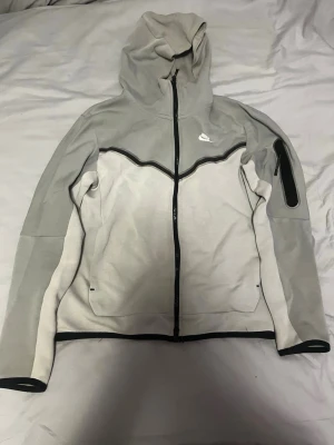 Gray Nike tech fleece hoodie size S - Its in good condition!!