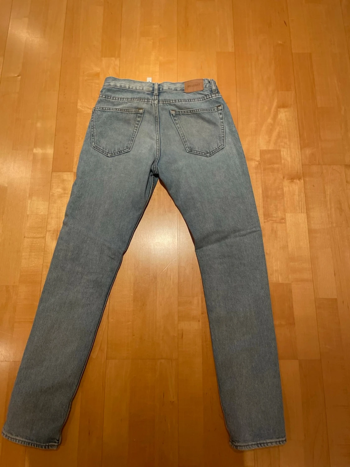 Ljusblå raka jeans från weekday - 3