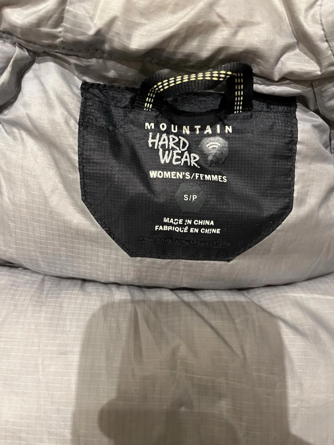 Svart Mountain Hardwear dunjacka - 2