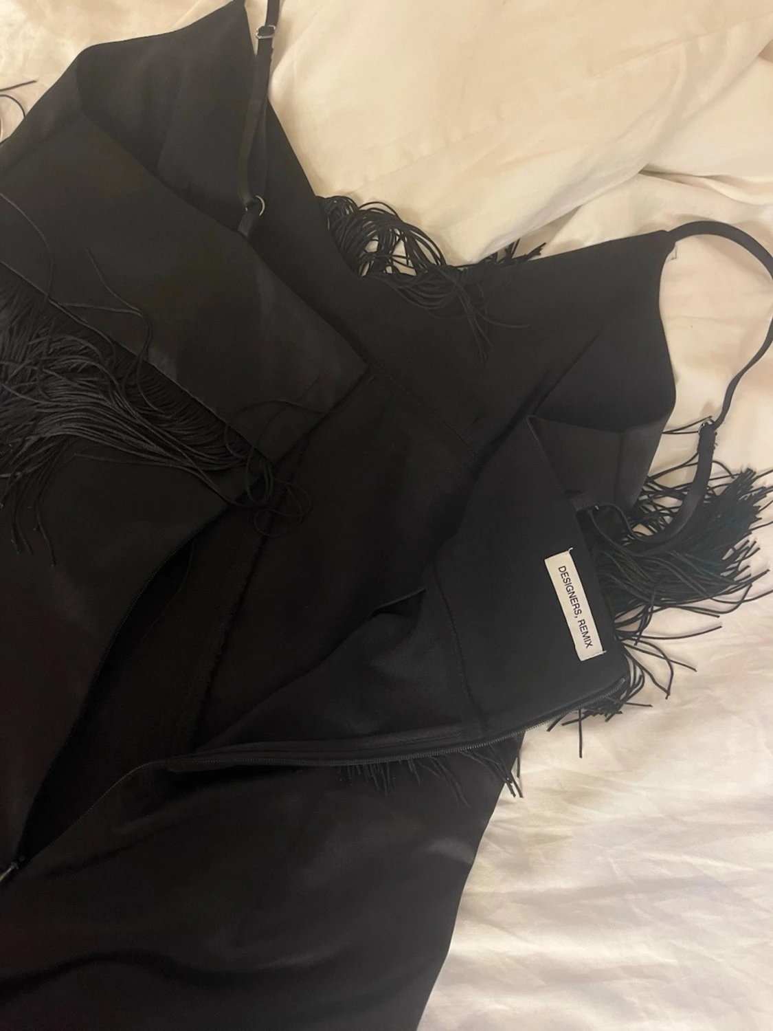 Svart fransklänning med smala axelband - 3