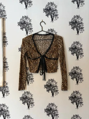 Leopard knyt topp - Helt ny! Endast testad! Köpt på Shein och är i storlek XS!💓🌸