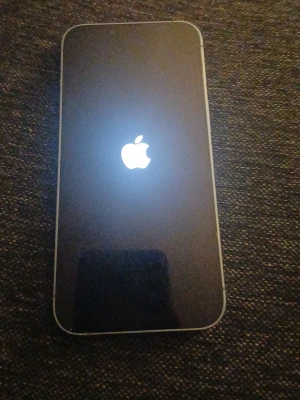 Iphone 14  - Säljer min iphone 14  128 gb har bara haft den som extra lur ,så den är sparsamt använd inga repor o är inte kantstöt, fungerar felfritt den är olåst 