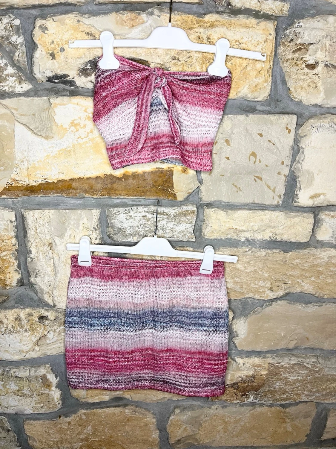 Stickat set i rosa och grå blå toner oanvänd! 