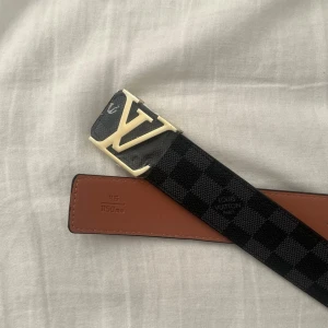 Louiiis bälte  - Jätte snyggt bälte i perfekt kvalité mer information skriv till mig