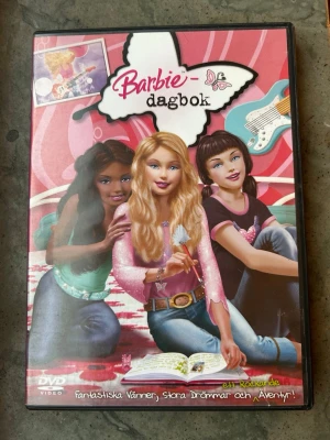Barbie dagbok dvd - Finns på språk: Svenska, Engelska, Finska, Italienska.                 OBS!! Reserverad!