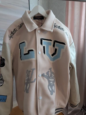 Iouis Vuitton varsity-jacka - Ny ( fast pris )