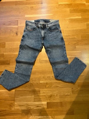 Diesel jeans - Riktigt feta jeans ifrån diesel med en liten diskret tvätt!🔥 Knappt använda 😊 Storlek W30📏 Fraktar inom 1-2 dagar!💨📦 Hör av er vid frågor eller funderingar!😊