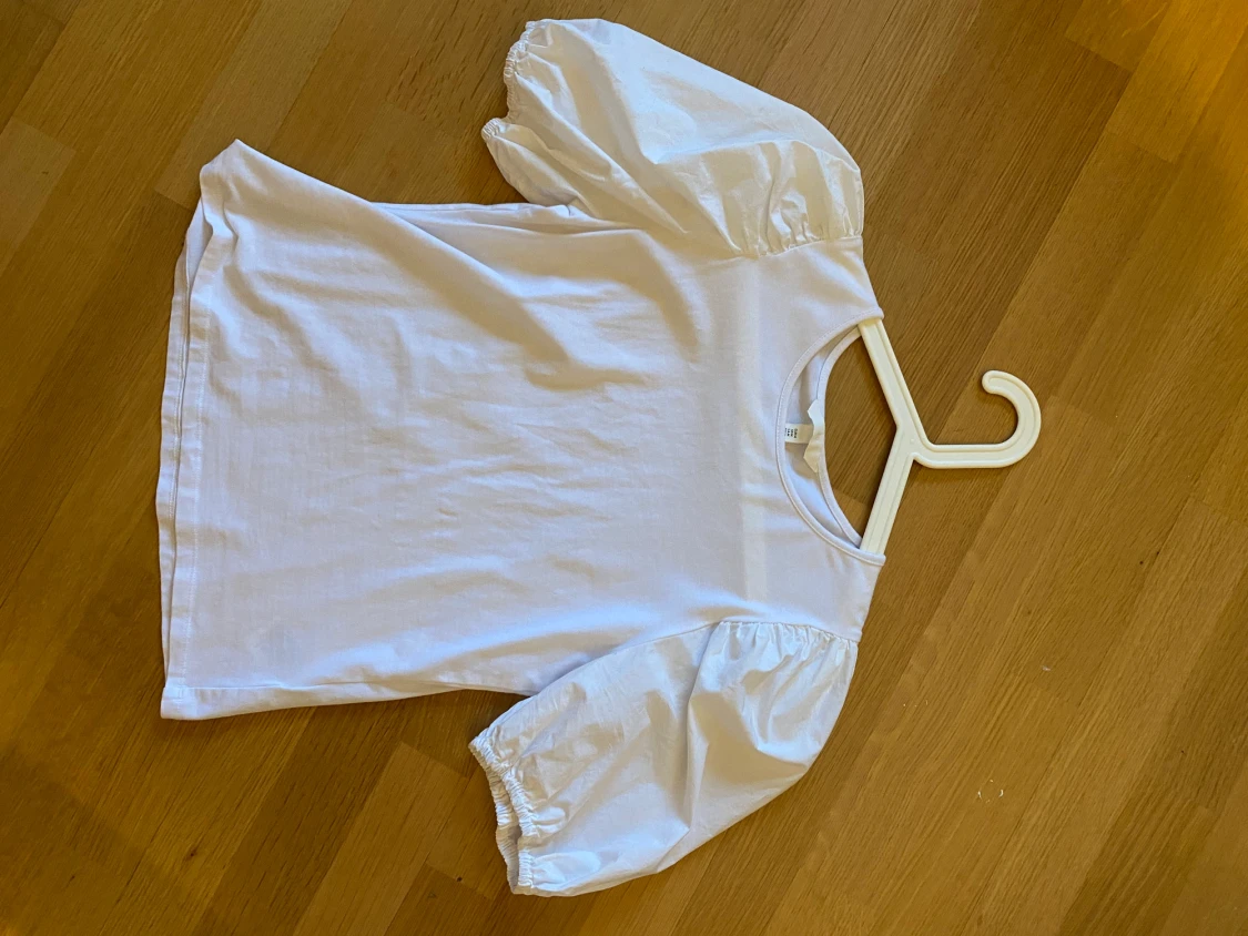 Ballong ärmade T-shirts i bra skick - 90