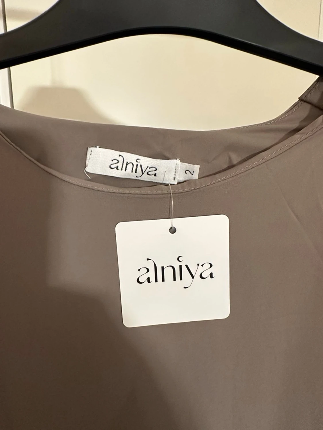 Beige långklänning från Aniya - 1