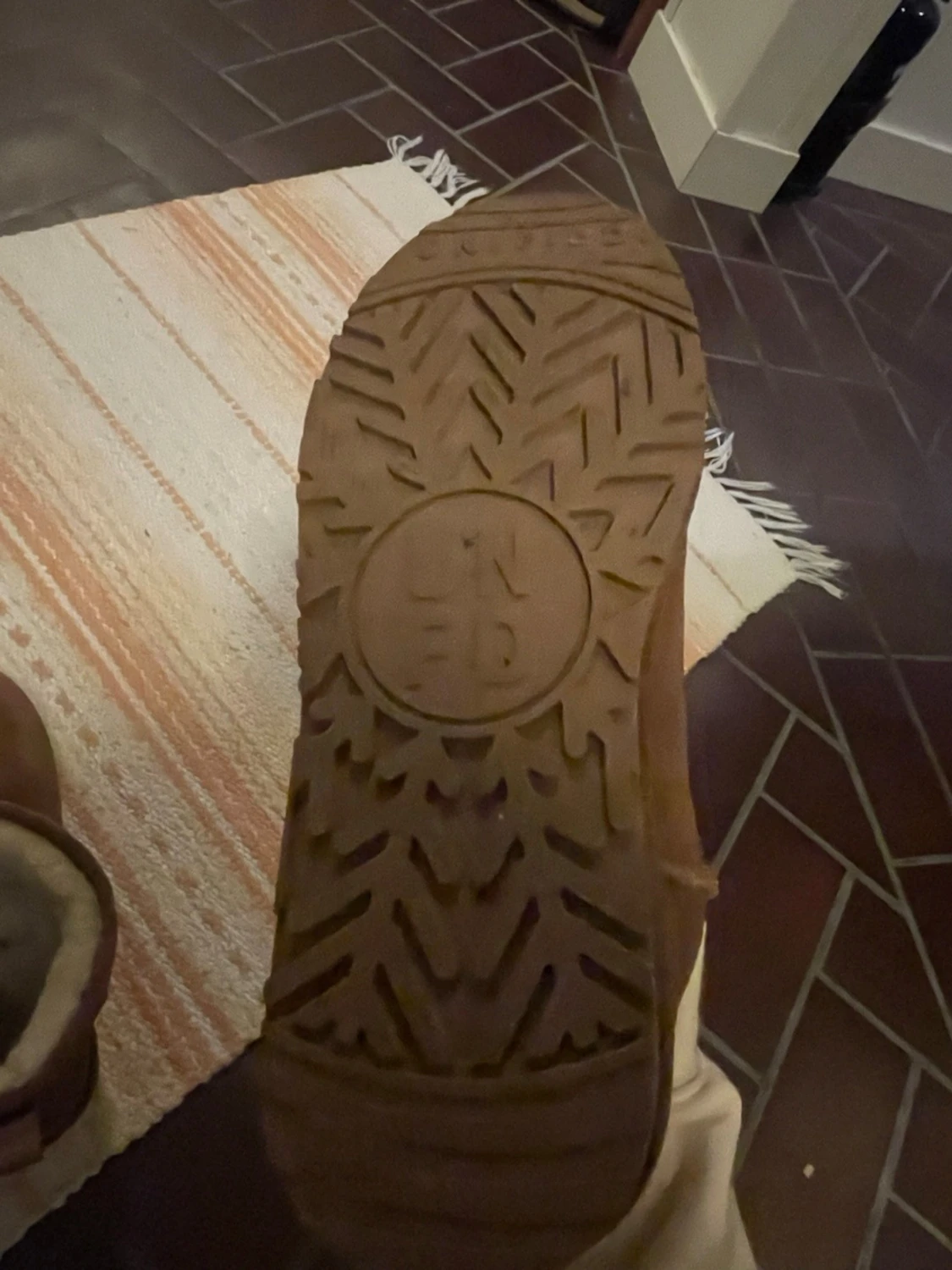 Bruna fårskinnstofflor i mocka - 2