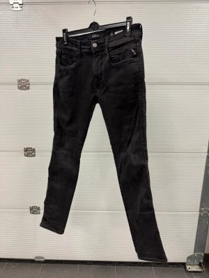 Replay anbass  - Ett par jeans från replay modell anbass i väldigt fint skick! Storlek 31/32. Hör av er vid frågor! 