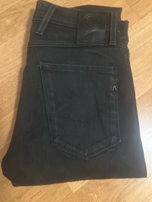 Svarta jeans från Replay - Säljer replay jeans mycket bra skick pris kan diskuteras. Storlek 29 32