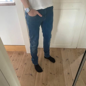 Replay anbass - Säljer dessa replay anbass jeansen hyperflex | Märke: Replay | Modell: Anbass | Skick: 9/10 | Storlek: 28/32 | För frågor är det bara att skriva |