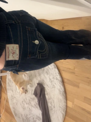 True religion jeans - Säljer mina fina true religion jeans då dom inte kommer till användning längre, inga defekter, storlek 26