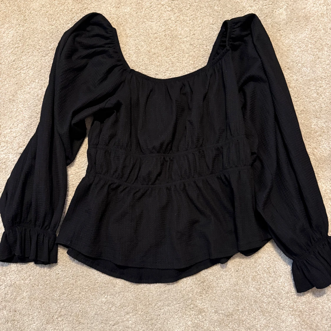 Svart blus från Holly & Whyte