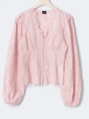 Ljusrosa blus från Gina - Ljusrosa spetsglas med puffärmar, från Gina tricot. Använd 2 ggr, pris kan diskuteras. SLUTSÅLD PÅ HEMSIDAN