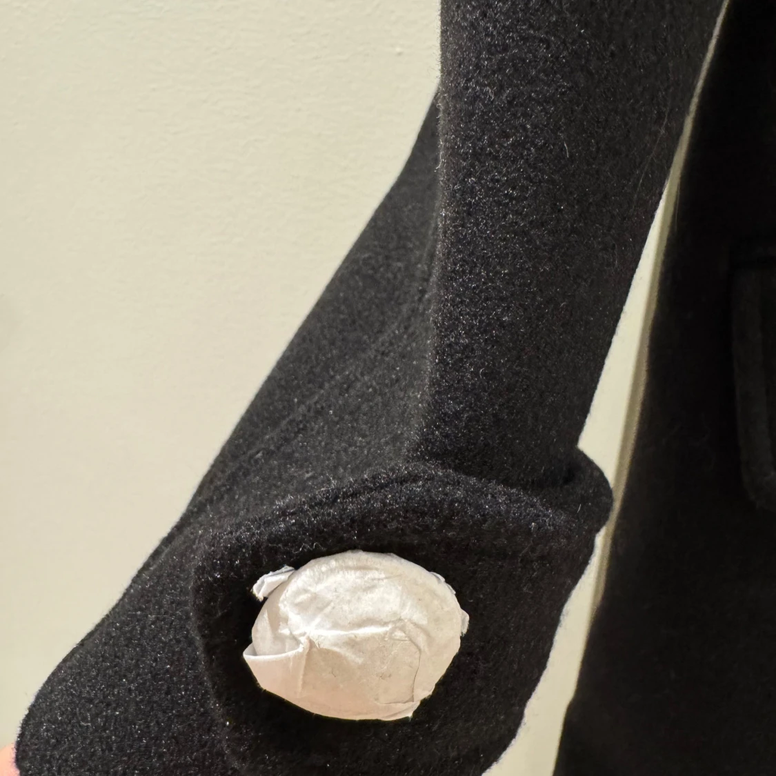 Svart rock med guldknappar från ONLY - 1