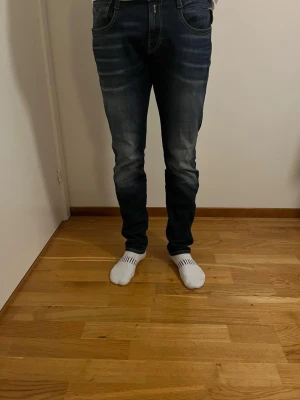 Replay anbass hyperflex 30/32 - Ett par riktigt schyssta replay anbass hyperflex i storlek 30/32 som endast är använda ett fåtal gånger. Modellen är 180 o väger 70kg. Skriv vid funderingar!