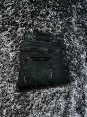 Revolution Jeans - Slim/Straight fit Inga defekter  32/32