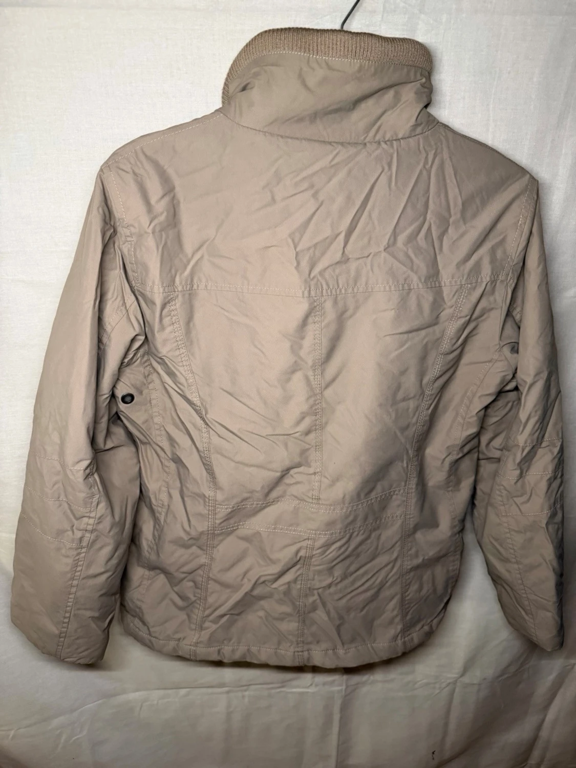 Beige vindjacka med hög krage - 3