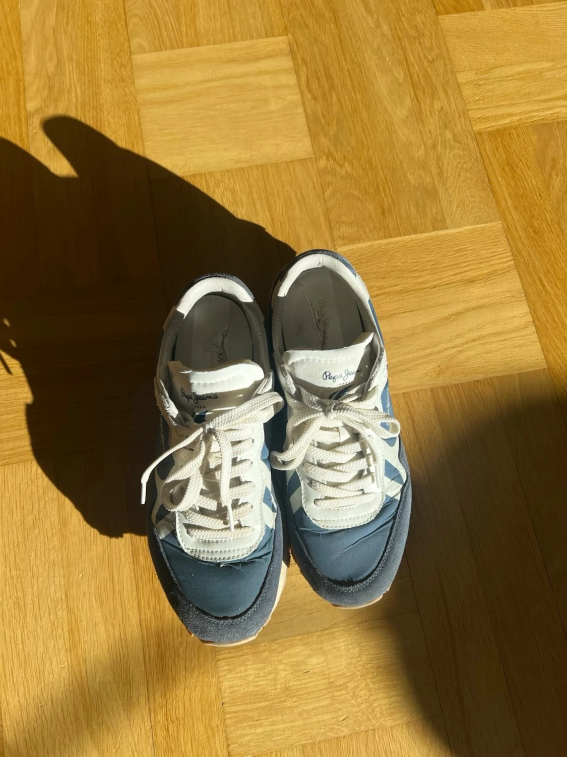 Blå och vita sneakers från Peppe jeans - 2