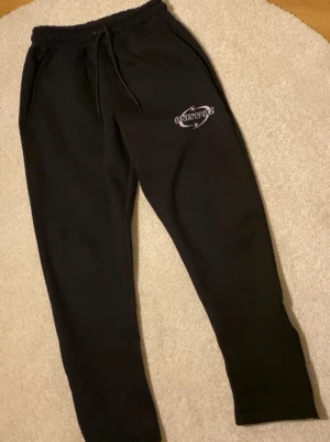 Svarta mjukisbyxor Onistarz - Helt Nya med jag alla size S-L