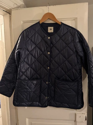 Jacka  - Tiffany Zita jacka, Blue Navy. XS-S