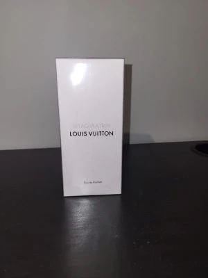 Louis Vuitton Imagination parfym 48 ml - Det är fast pris. Det finns även möjlighet att beställa 10, 30, 50 ml av parfymen.