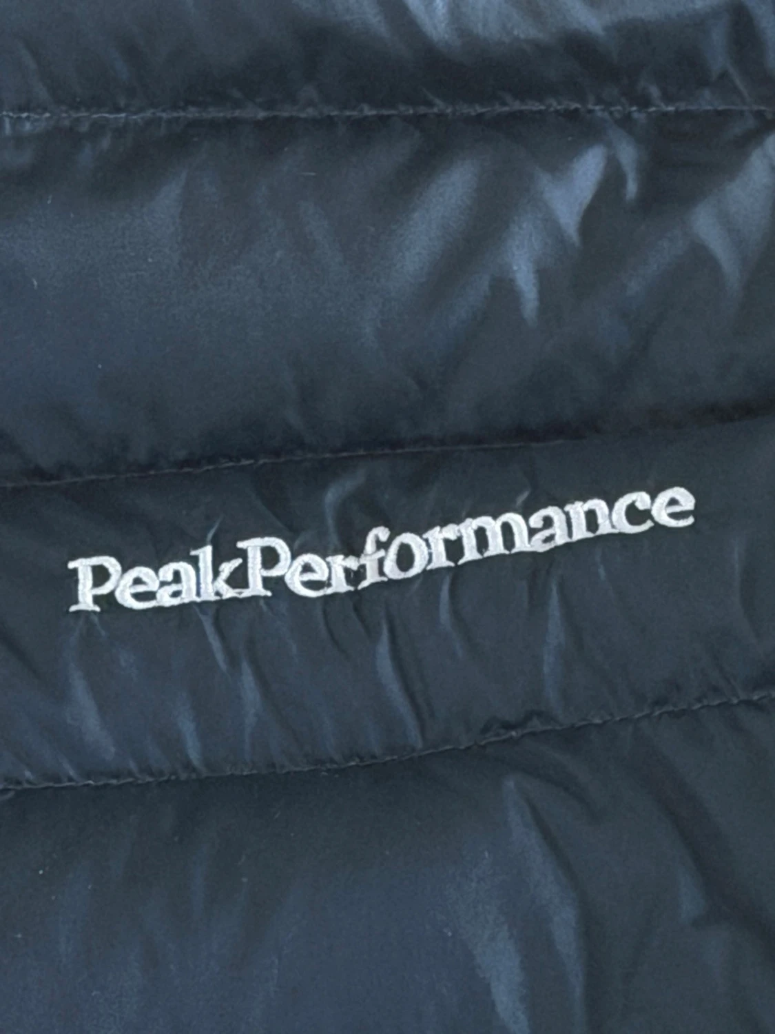 Svart dunjacka från Peak Performance - 2