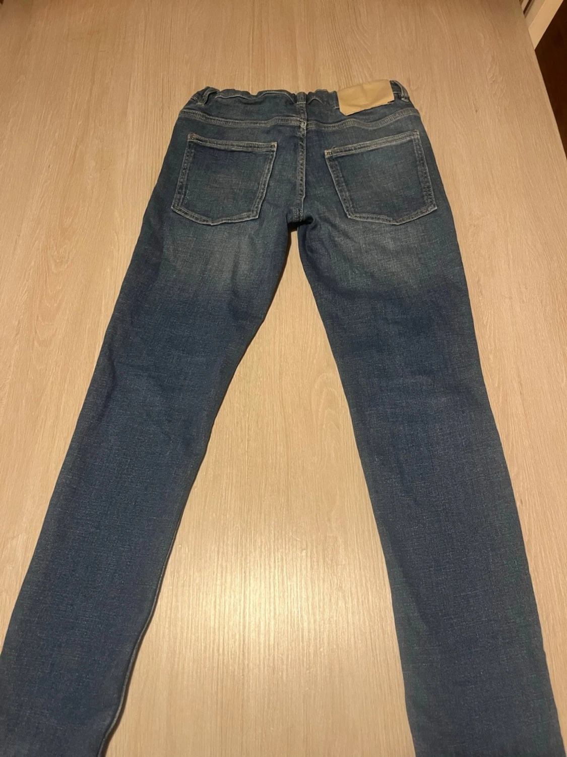 Blå slim fit jeans med slitningar - 1