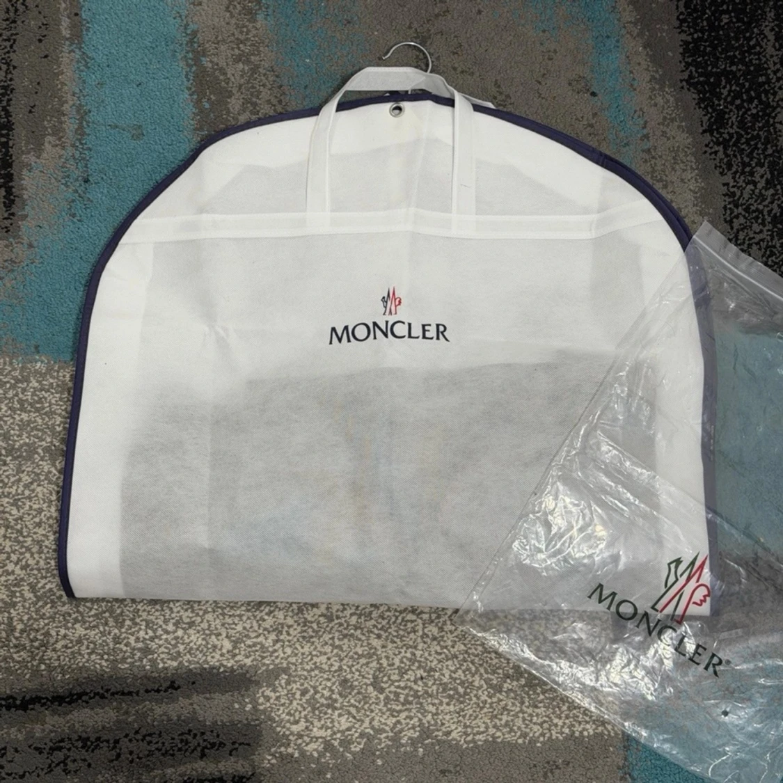 Olivgrön vindjacka från Moncler - 4