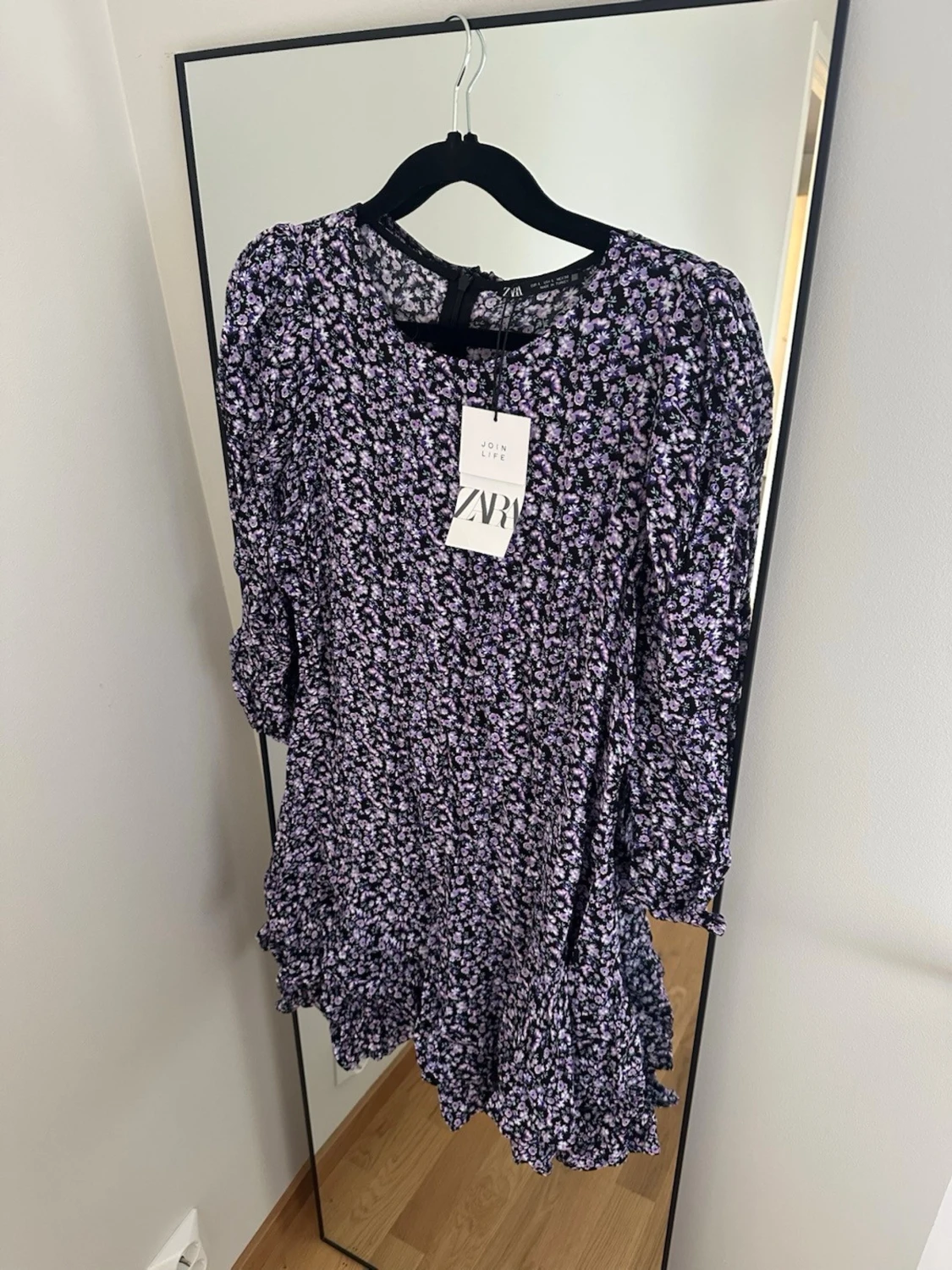 Blommig kortklänning från Zara