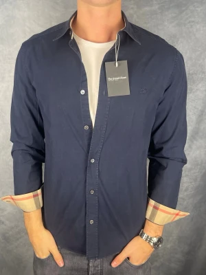 Burberry skjorta - Storlek: S || Skick: Mycket bra || Nypris: Ca 5000kr || Perfekt nu till sommaren🤩