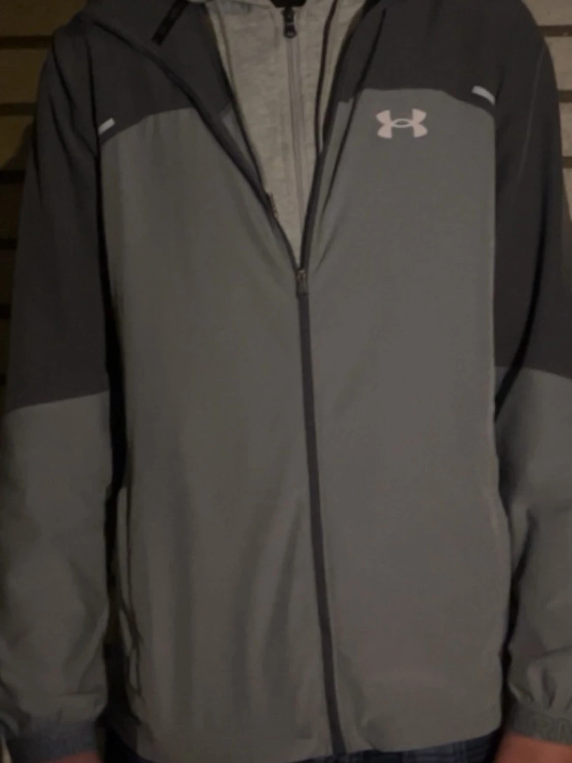 Grå vindjacka från Under Armour - 1