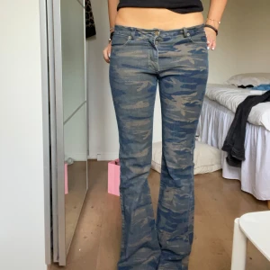 kamouflage jeans  - As coola och snygga kamouflage jeans💕💕