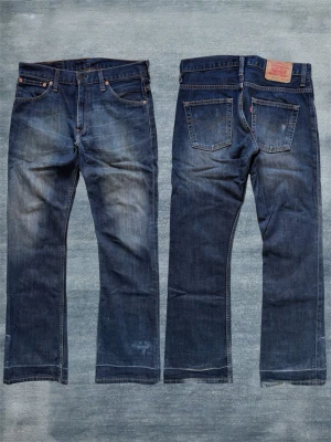 *Bootcut* Levi’s 507 - Ett par extremt snygga Levi’s jeans med en trevlig wash! Modellen kallas 507 och sitter med en bootcut! Storlek 30/32, utgå från måtten på sista bilden! Hör av dig vid frågor! 
