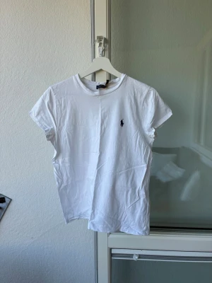 Ralph Lauren T-shirt - Använd men bra skick 