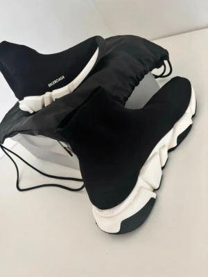 Balenciaga speed - Små i storleken passar ifall man har 44.5-45