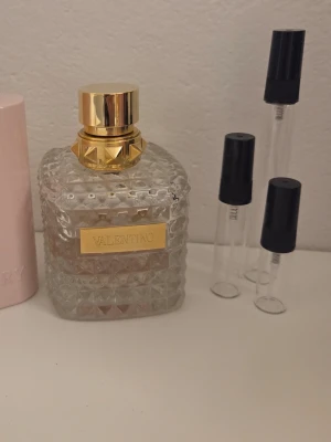 Valentino donna  - Säljs I 10 ml reseflaska (ej hel parfym) 