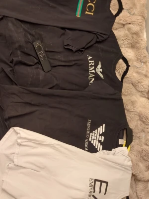 4 olika tshirts  - Alla e köpta på en utomlandsresa, står fruit of the loom på taggarna. 3 ea7 1 G2g