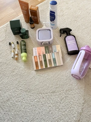 AOC Clove & Vetiver Eau de Parfum - AOC Clove & Vetiver Eau de Parfum .. Doften kombinerar kryddig nejlika och jordig vetiver. Andra doftprover, brun utan sol shaker , bodylotion.