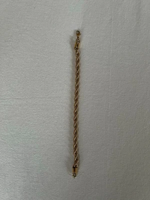 Cordell armband - Säljer ett guldpläterat Cordell armband i nyskick, armbandet är 20mm. Vid fler bilder/frågor är det bara att höra av sig. (Kan även köpas tillsammans med guldhalsbandet)