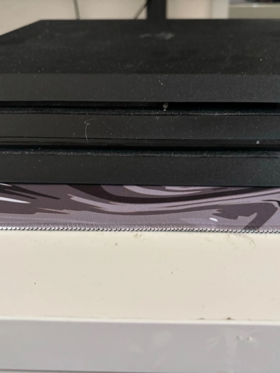 PlayStation 4 Pro med två kontroller - 2