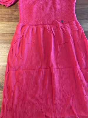 Klänning från Superdry i England. - Luftig och skön. 