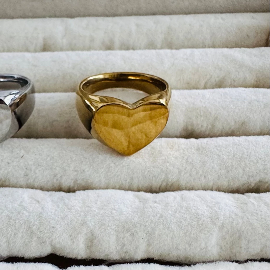 Guldfärgad ring med hjärta - 1