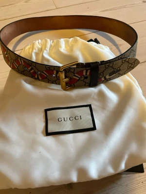 Gucci Snake Bälte, Storlek: 80 cm  - Gucci bälte i använt skick. Kommer med box och dustbag. 