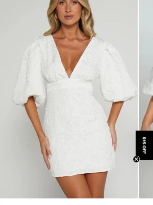 Studentklänning - Säljer pga fel storlek 