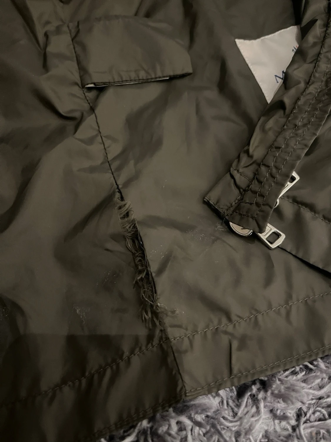 Olivgrön vindjacka från Moncler - 3