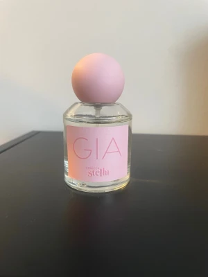 Rebecca Stella GIA parfym - GIA parfym, Rebecca Stella. Endast testad någon gång✨